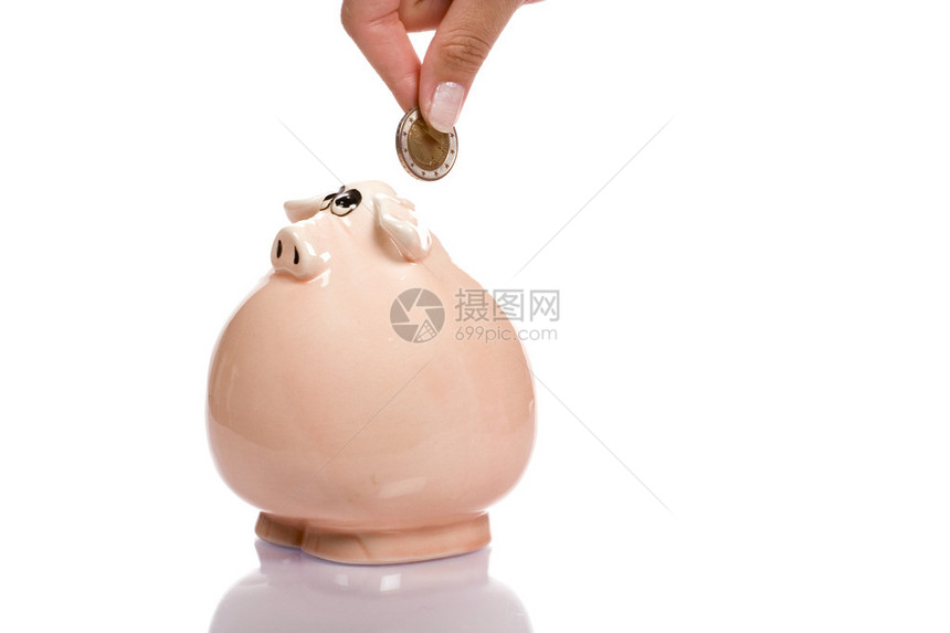 粉红小猪银行用硬币孤立在白种背景图片