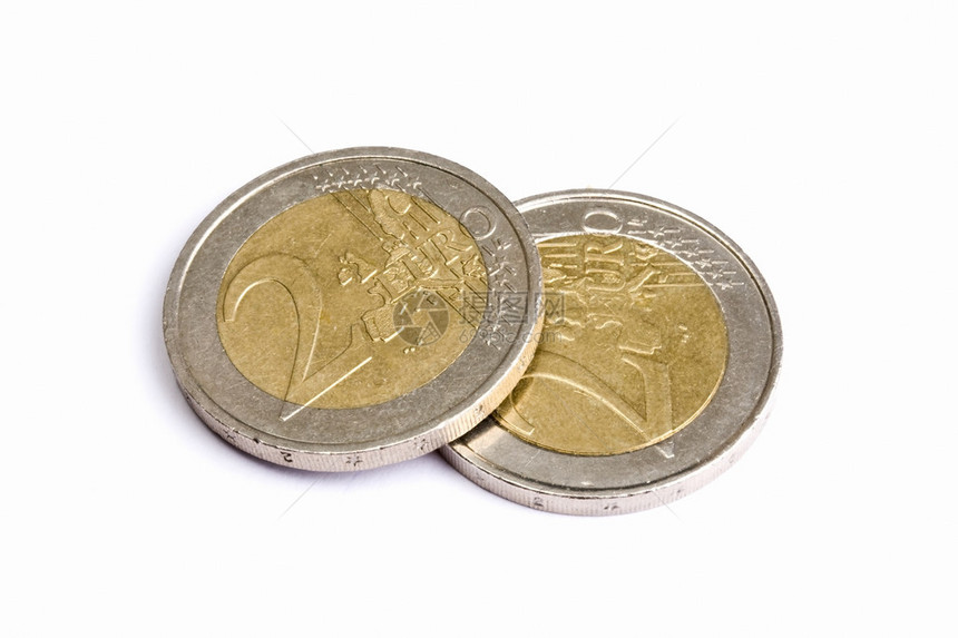 白色背景上的欧元硬币图片