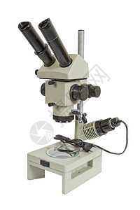 白色背景上的光学显微镜背景图片