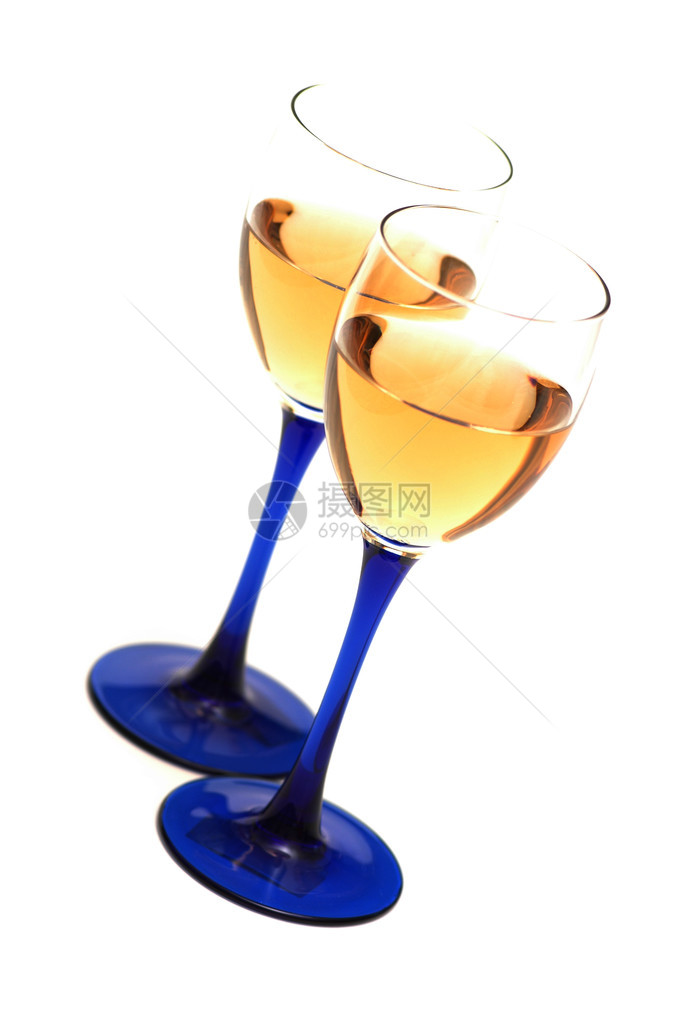两杯葡萄酒在白图片