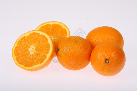 新鲜的橙色水果上白色孤立图片