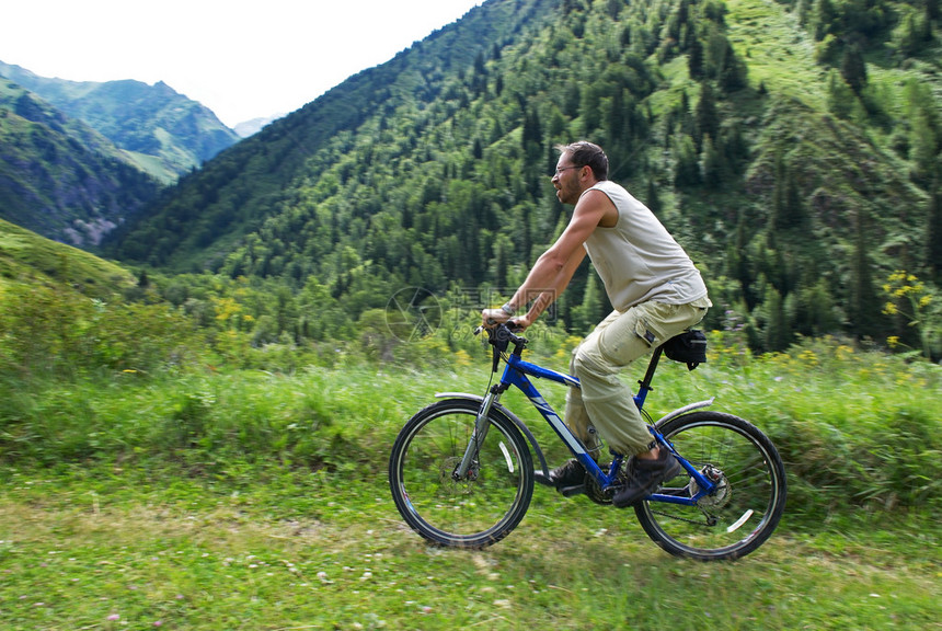 山地自行车旅游图片