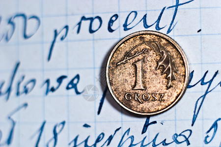 销毁旧古钱币纸币自古以来背景图片