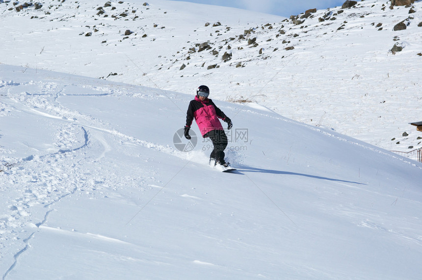 粉红色的滑雪板女郎图片