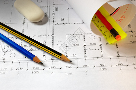 利用有标尺和铅笔的绘图台进行工图片