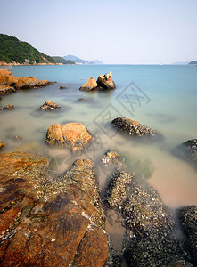 香港有岩石的海图片