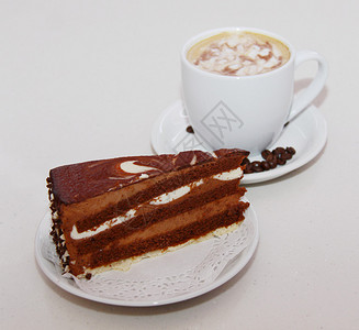 咖啡和巧克力蛋糕图片