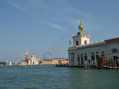 威尼斯圣乔治马吉奥雷和蓬塔Dogana的Ba图片