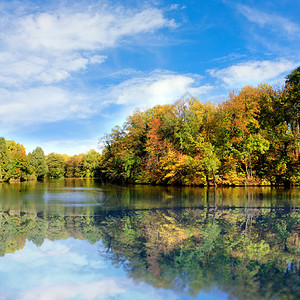 秋季公园湖景图片