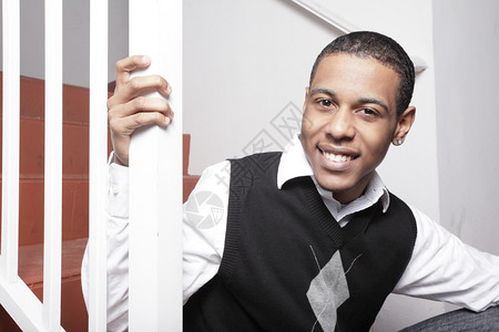 英俊的年轻非裔美国人青图片