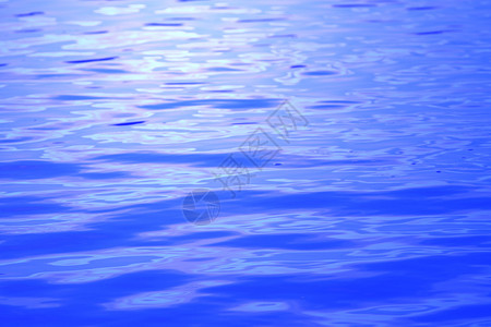 平静水中柔图片