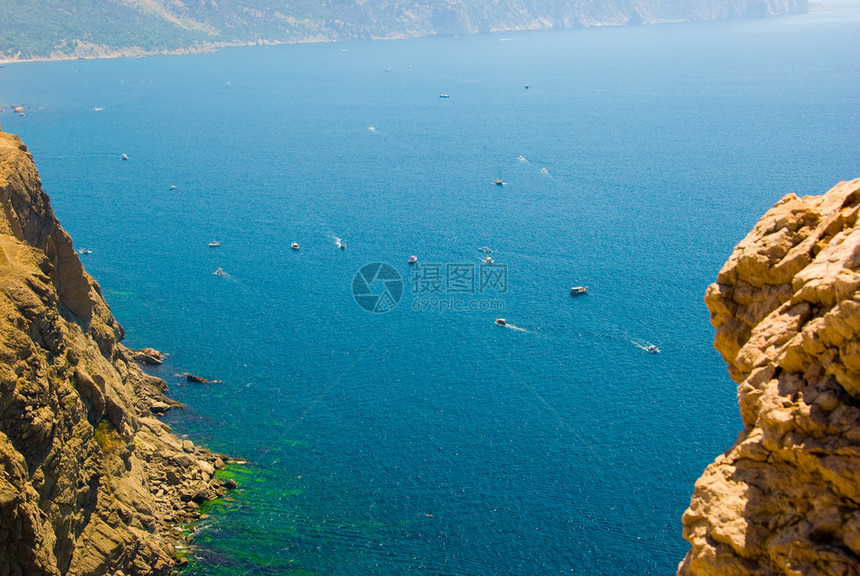 海滨岸线水中有很图片