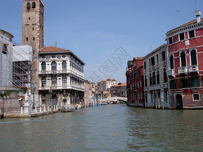 威尼斯的水上街道图片