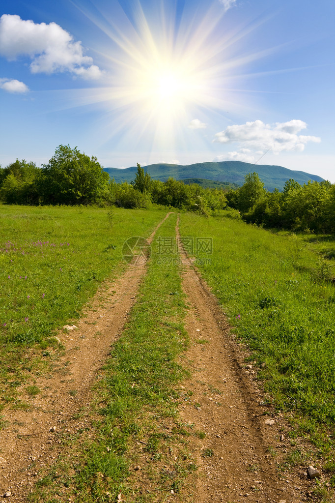 夏日美好的山区农村公路图片