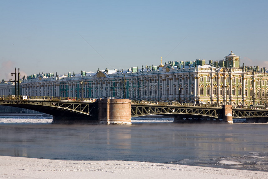 圣彼得堡冬季宫和殿桥图片
