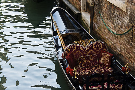 威尼斯运河的Gondo图片