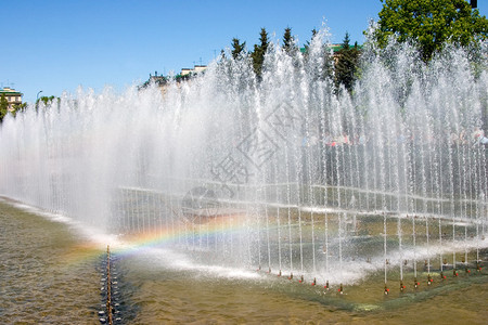 在圣彼得堡新的喷泉综图片