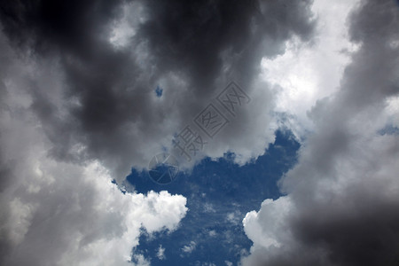 雨前的黑云图片