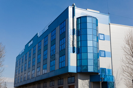 蓝色调的现代办公楼图片