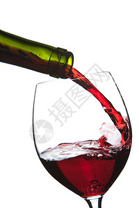 红酒倒入孤立的玻璃杯中图片
