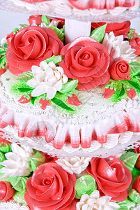 红色婚礼蛋糕的特写照片图片