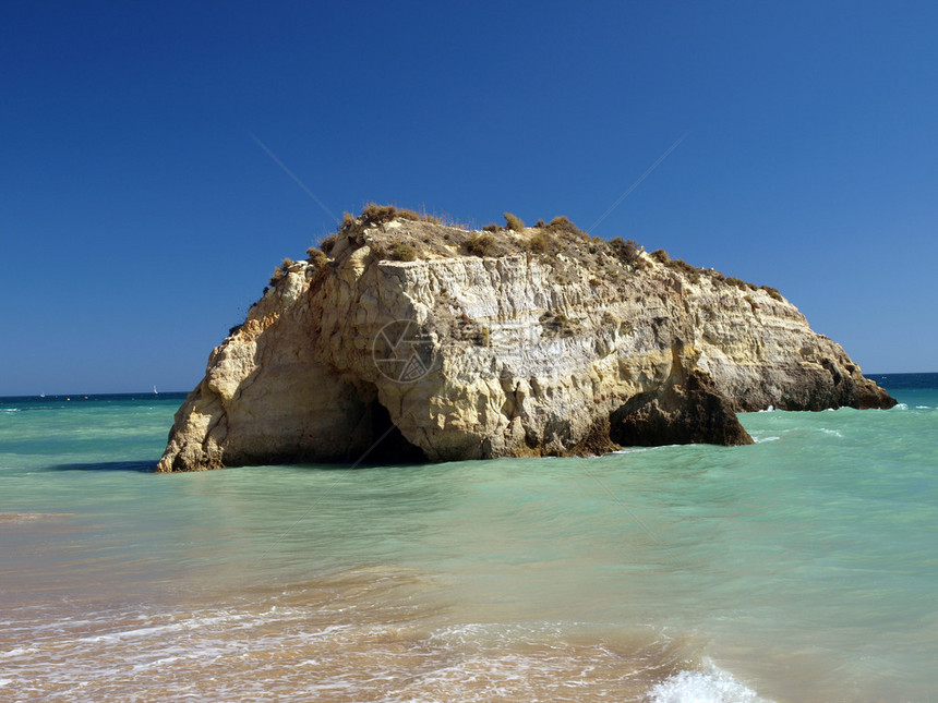 位于葡萄牙阿尔加维地区南部海岸的PraiadeRocha沙滩图片