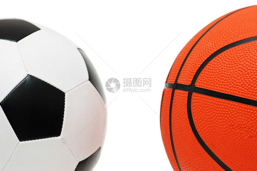 足球和篮球被白色隔离图片