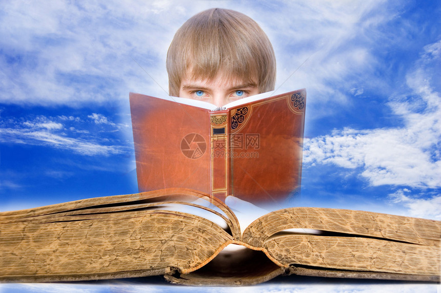 教育概念形象关于学习男孩的开放背景书籍图片