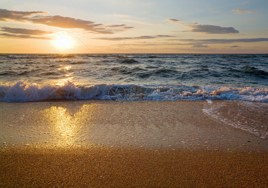 海上落日海浪图片