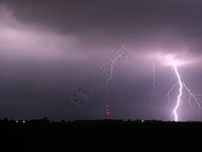 伊利诺斯州夏季雷暴闪电背景图片