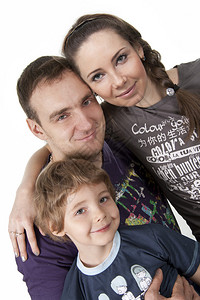 来自三个人的欧洲青年家庭母亲图片