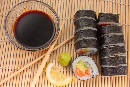 寿司加筷子图片