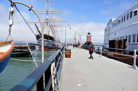 在旧金山Hyde街码头对接的历史轮船图片
