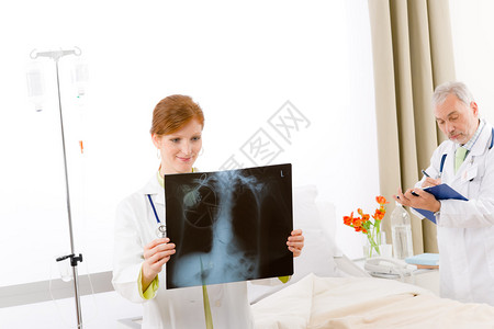 医疗队两名医院内X光检图片