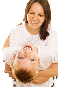 快乐的母亲与她的孩子图片