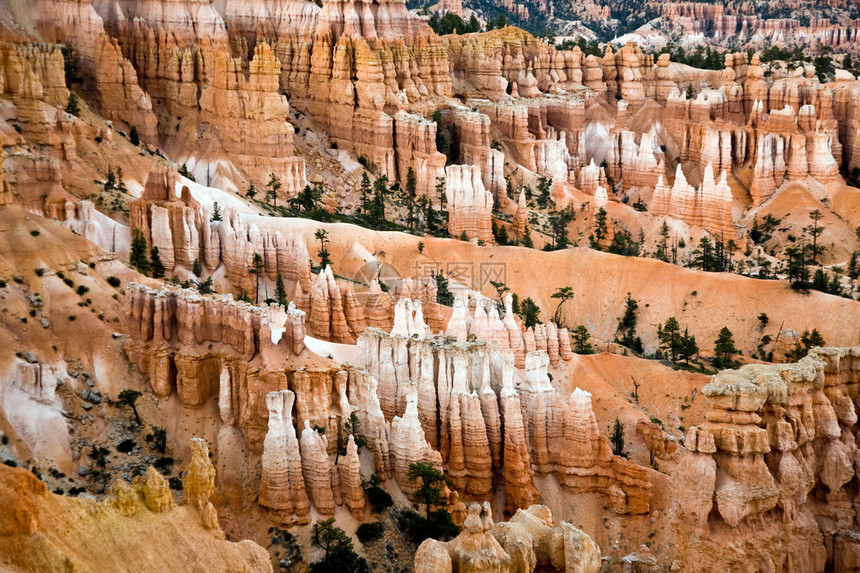 犹他州UtahAmphitheatre的BryceCanyon公园中独特和多彩的图片