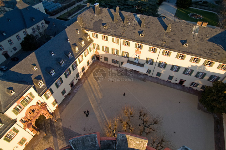 Homburg城堡的庭院图片
