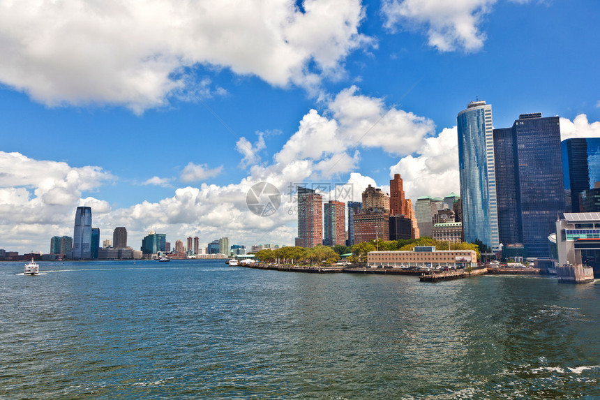 纽约市全景和曼哈顿天线在哈德逊图片