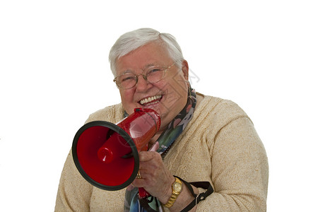 女老年人用扩音器在白色背景图片