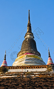 泰国北部寺庙的宝塔图片