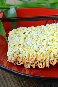 红杯筷子即食亚洲面快餐图片