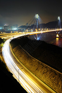 高速公路和汀九桥在晚上图片