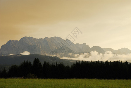 Karwendel山脉的高山日落德国图片
