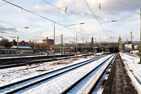 威斯巴登车站的冬季铁路图片