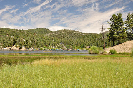 大熊湖的北端有一个靠近海岸的大沼泽区位于南加州的圣高清图片