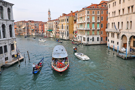 威尼斯大通道典型的水上交通图片