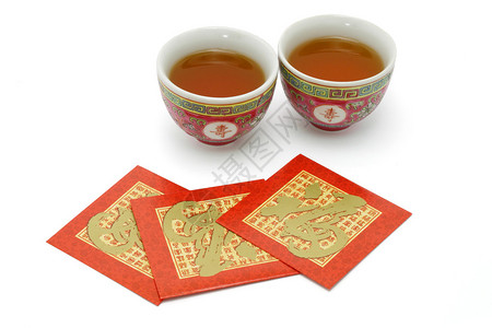 长寿茶杯和红包用于白底图片
