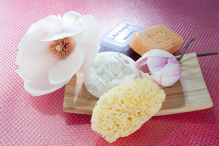 各种香皂和白花图片