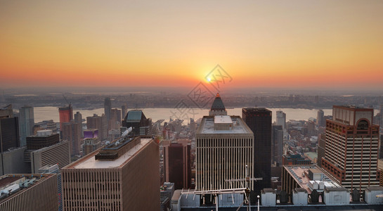纽约市曼哈顿日落全景天空与天图片