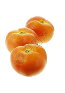 白色背景上的三个新鲜西红柿图片